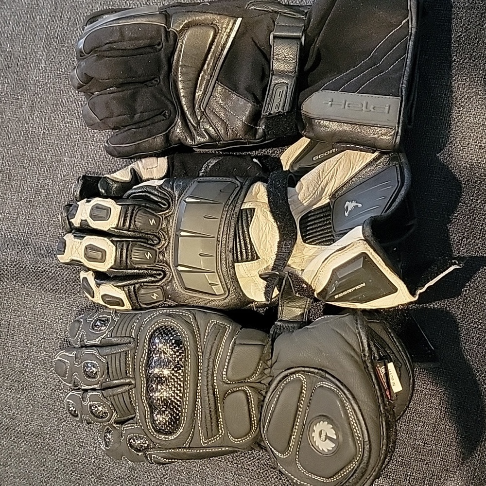 Motorcycle gloves